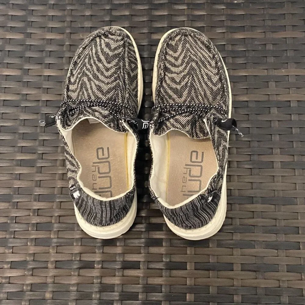 Hey dude shoes Wendy woven zebra black stripe women’s size 6 ￼